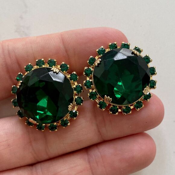Vintage Emerald Clip On Earrings - Picture 1 of 9
